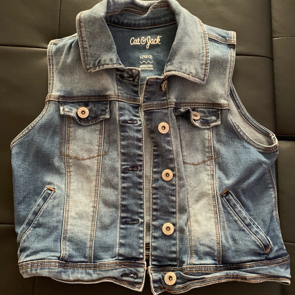 Girls (kids) size L vest.